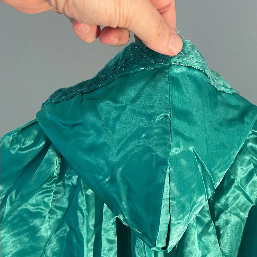 Kids Green Hooded Cape with fur trim new - Picture 6 of 9